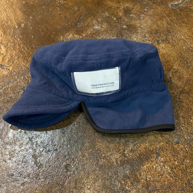 고샤 루브친스키 귀달이 캡