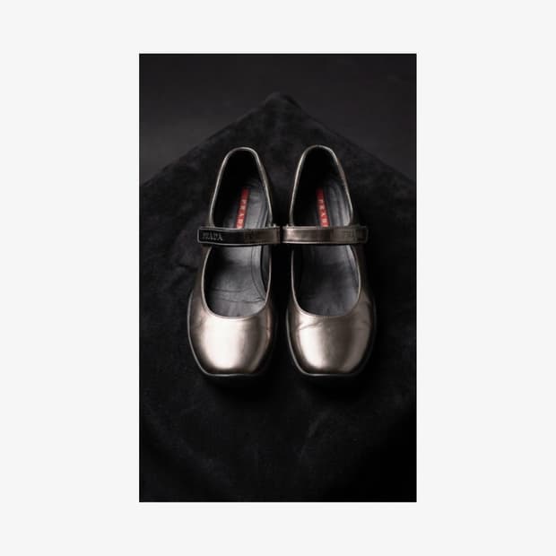 프라다 메리제인 플랫슈즈 실버 210