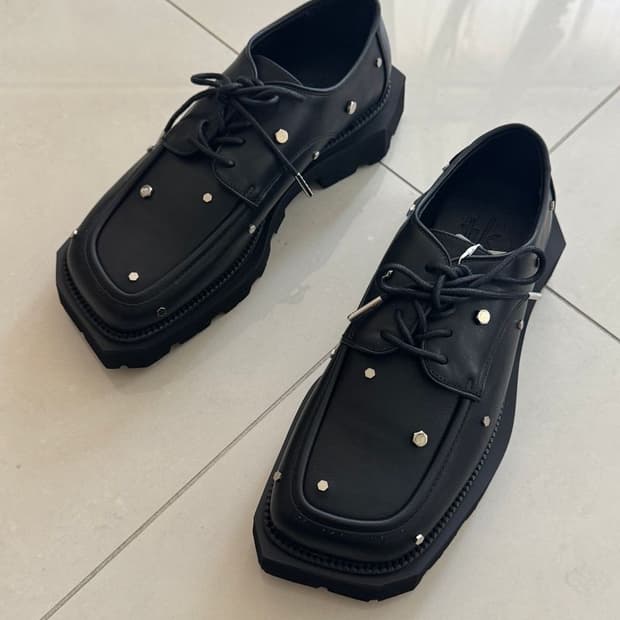 STUDS SQUARE SHOES 스터드 스퀘어 슈즈
