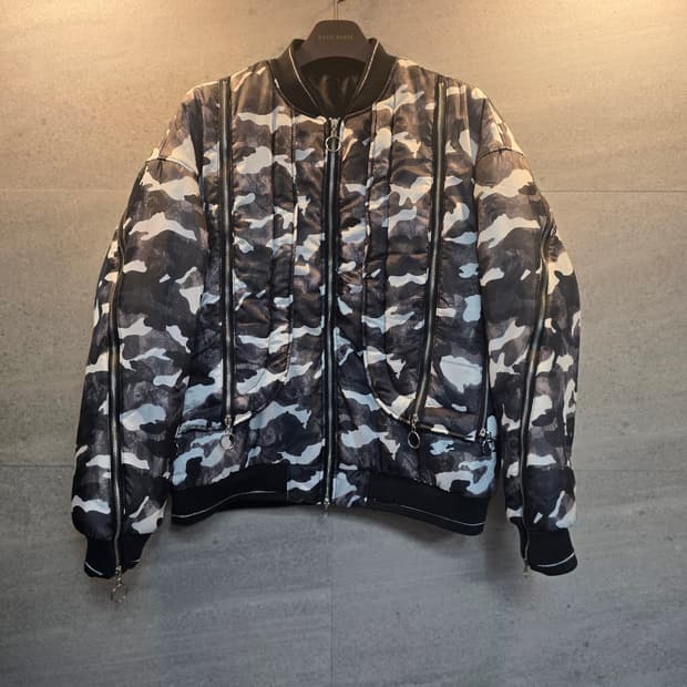 초력셔리 카모플라쥬. 봄버 자켓.