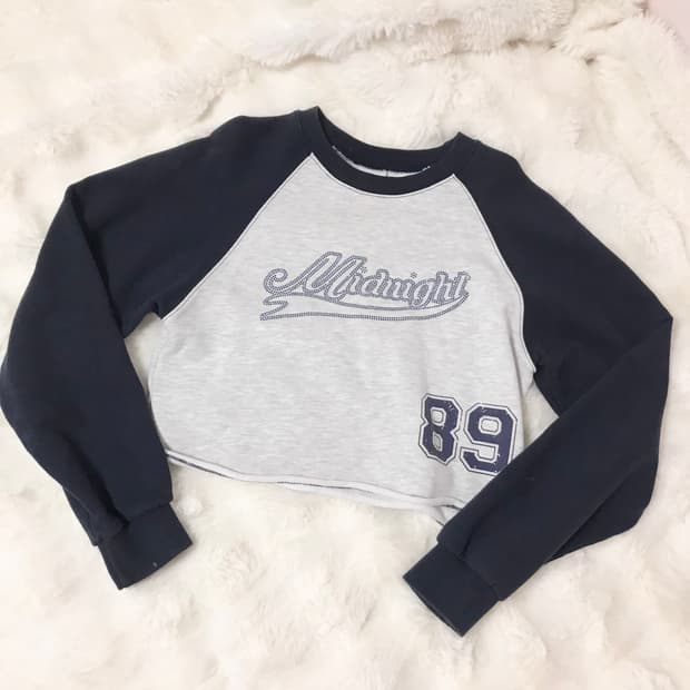 빈티지 크롭 맨투맨 큐빅 스포티 