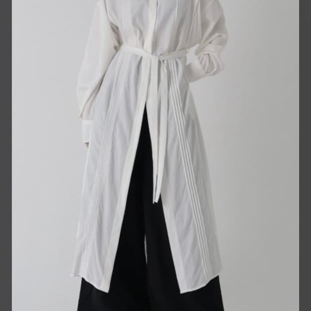 트리밍버드 플리츠 로브 원피스