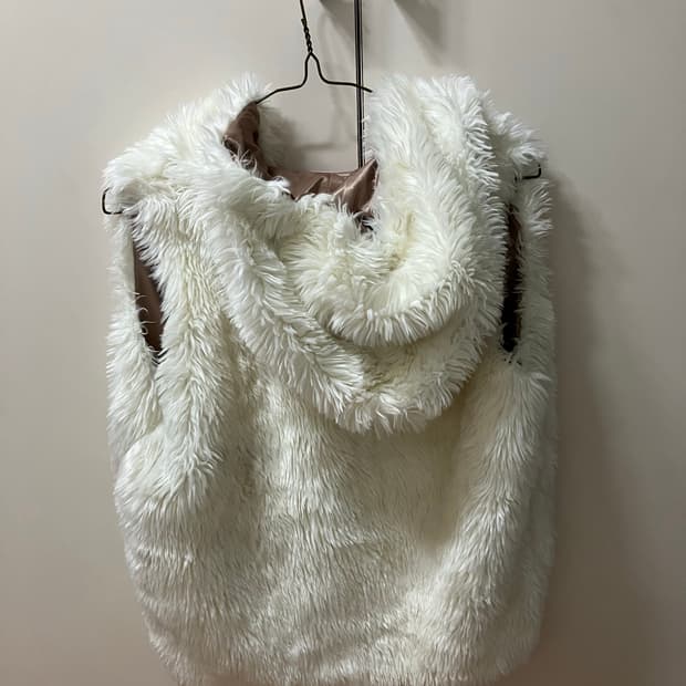 [코디세트]퍼조끼 세실맥비 리본 니트 퍼반바지 퍼숏츠 빈티지 데스라이즈