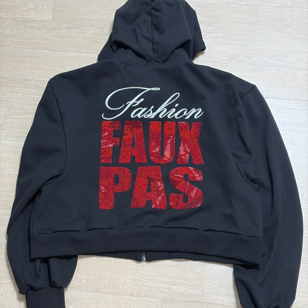 (유일매물) NAMILIA FAUX PAS 크롭 라인스톤 후드집업