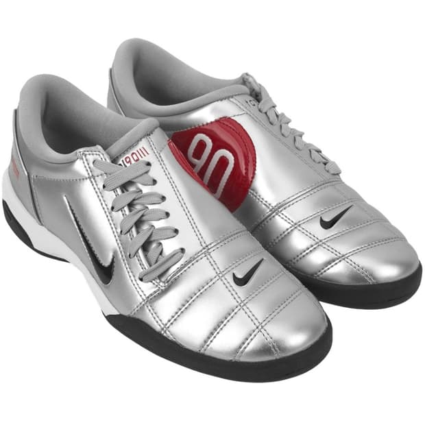 나이키 토탈 90 메탈릭 실버
