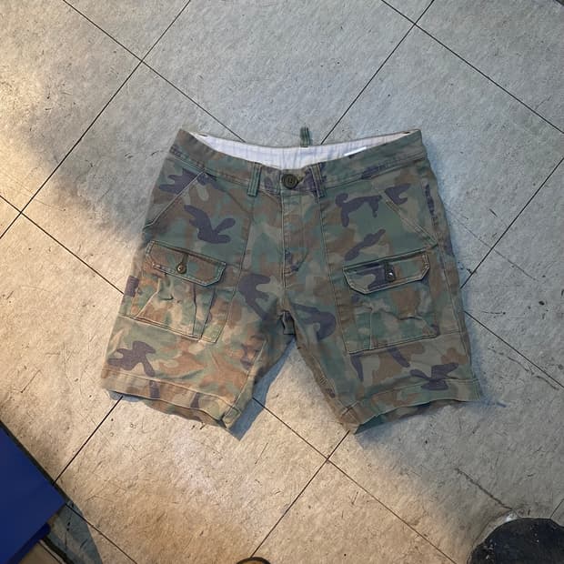🌊Dsquared2 woodland cargo shorts