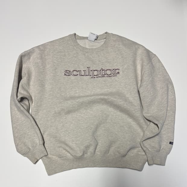 남녀공용 스컬프터 스펠로고 스웻 기모 맨투맨