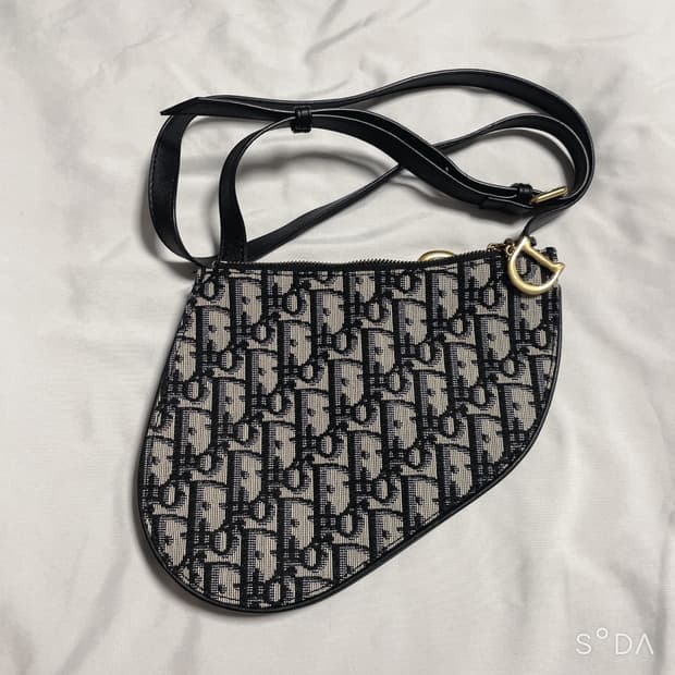 디올 St 오블리크 미니 새들백