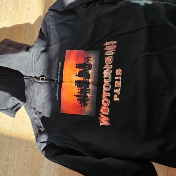 우영미 프린팅 후드티 블랙