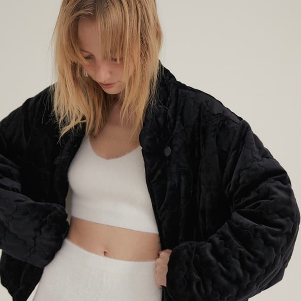 오버듀플레어 벨벳 크롭 패딩 블랙