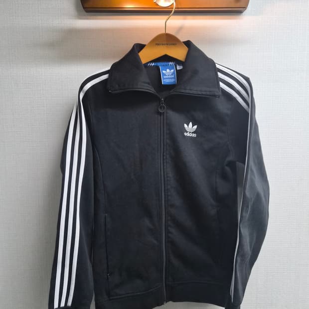 100) 아디다스 유로파 블랙 팝니다