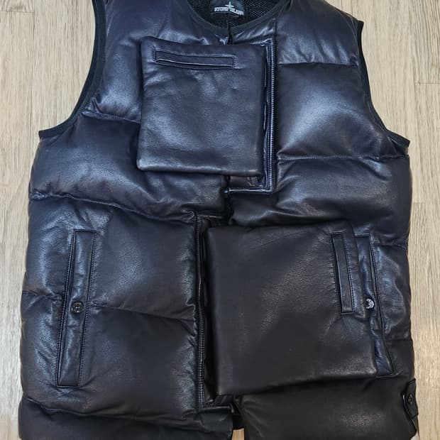[정품] 스톤아일랜드 레더유딜리티베스트 가죽 패딩 조끼 L (남여공용) 