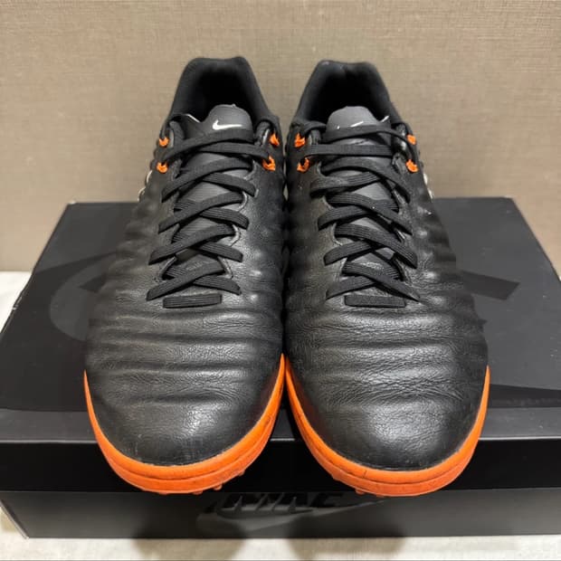 나이키 티엠포 레전드7 풋살화