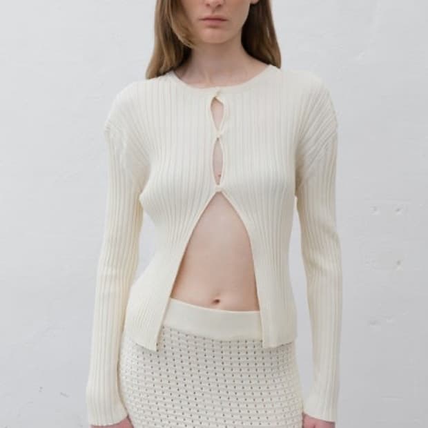 르917 RIBBED STRETCH KNIT CARDIGAN 판매해요