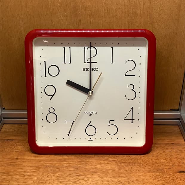 SEIKO QUARTZ VINTAGE CLOCK (Burgundy)
