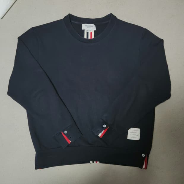 [3/정품] 톰브라운 백삼선 맨투맨 네이비