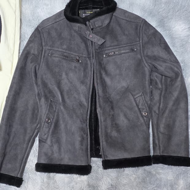 Roushatte 하이넥 버클 무스탕 그레이