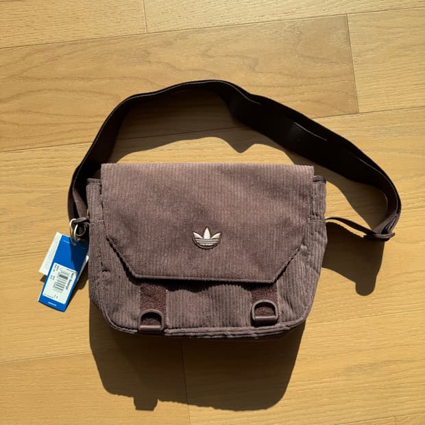 아디다스 코듀로이 메신저백 새상품