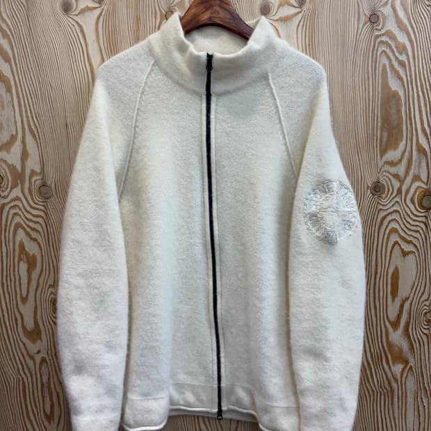22FW 스톤아일랜드 551A4 램스울 자수 풀 집업 가디건