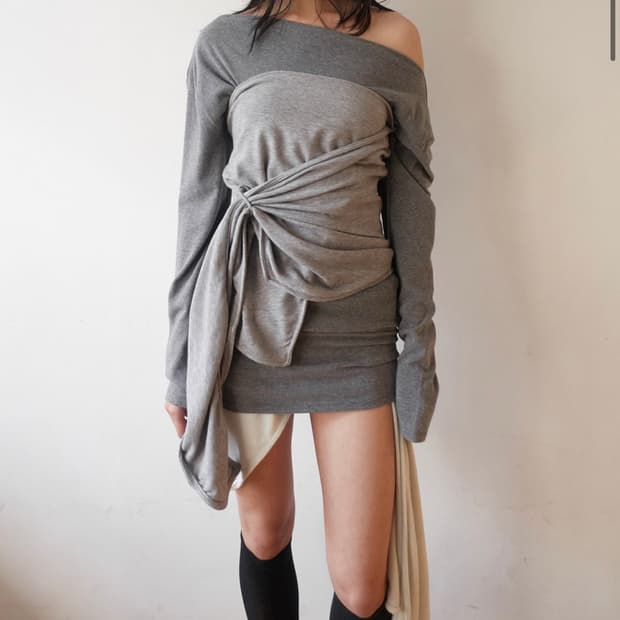 세릭 Layered Flare Top 그레이 판매합니다