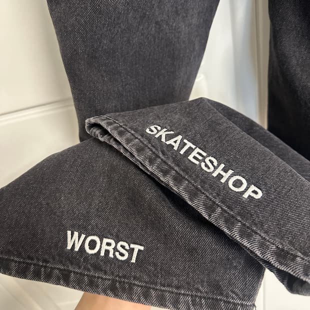 다다이즘 워스트스케이트샵 데님 워시드 블랙 다다 흑청 자수 데님팬츠