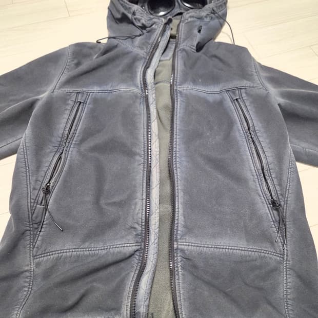 Cp컴퍼니 리컬러 소프트쉘 고글자켓 50사이즈