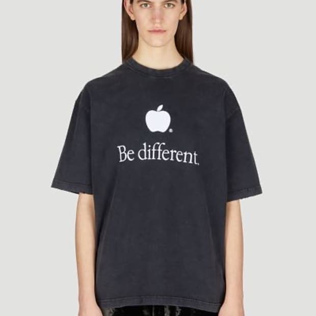 [3]발렌시아가 Be different 애플 반팔 티셔츠