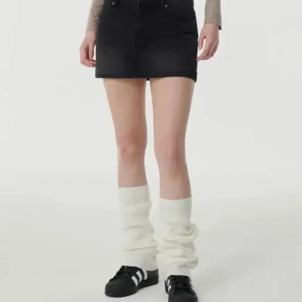 무신사 스탠다드 우먼즈 로 라이즈 데님 미니 스코츠 워시드블랙 xs