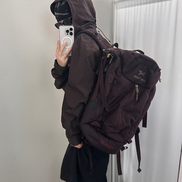 아크테릭스 버건디 미우라 20 백팩