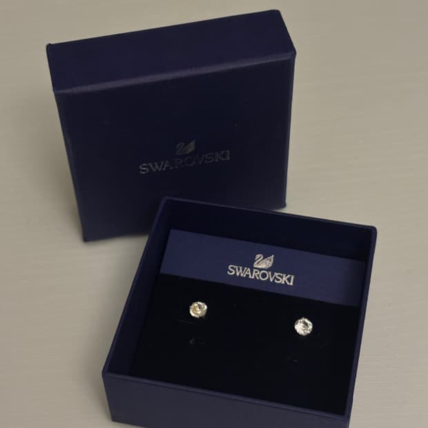 스와로브스키 스터드 귀걸이