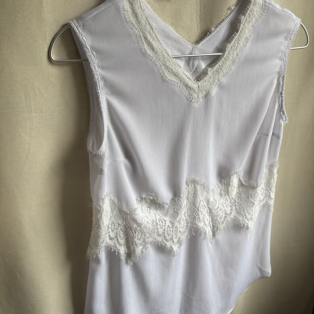 vintage lace sleeveless top