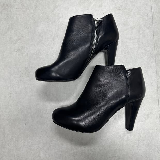 Chloe 레더 앵클 부츠