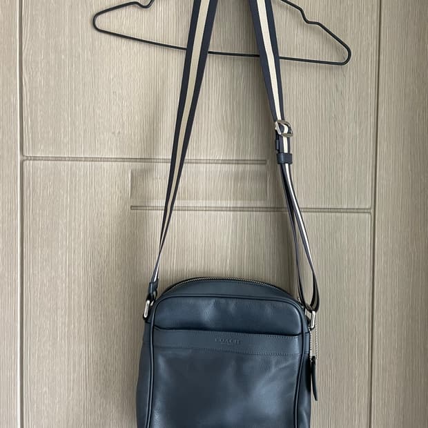 코치 레더 플라이트 크로스백 