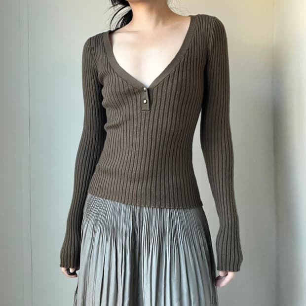Khaki brown v-neck knit