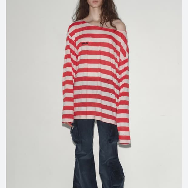 구해요) 에스이오 오프숄더 스트라이프 티셔츠