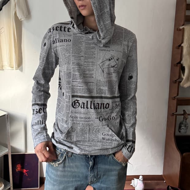 존갈리아노 뉴스페이퍼 후디