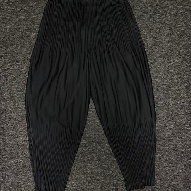 옴므플리세 블랙 3사이즈 팬츠