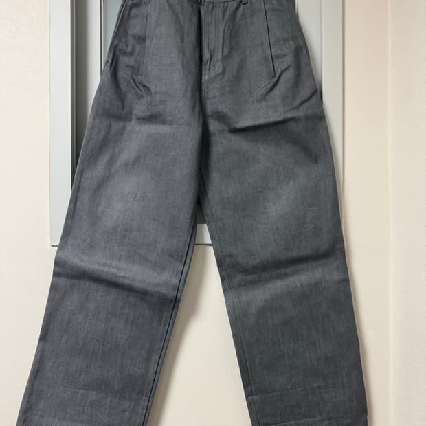 아모멘토 그레이 데님팬츠