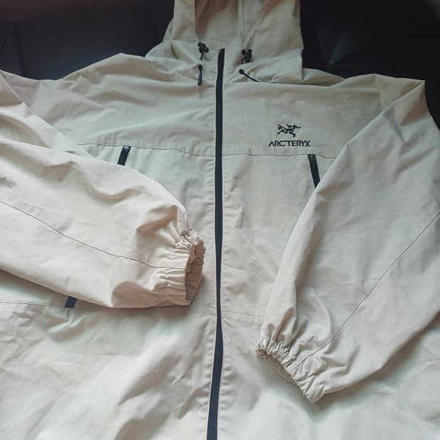 아크테릭스 바람막이 L사이즈 정품