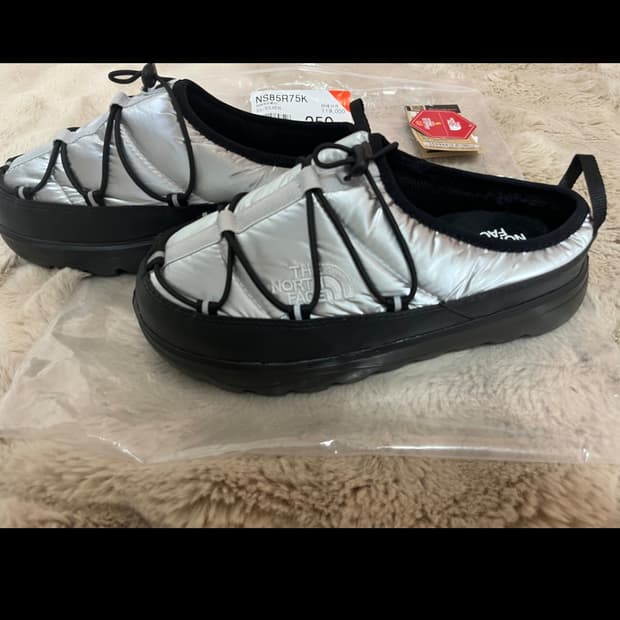 노스페이스 뮬 실버 250 새상품