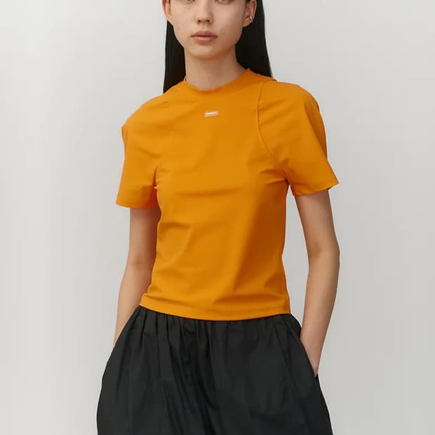 아모멘토 슬림핏 로고 탑