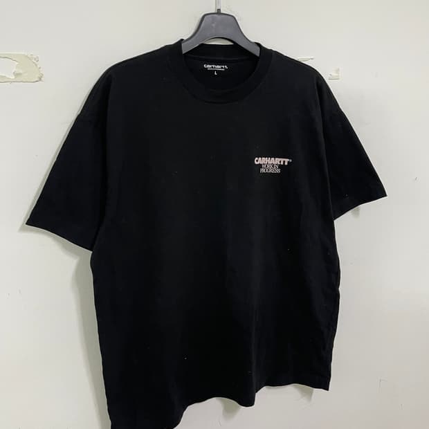 칼하트 WIP 반팔 티셔츠