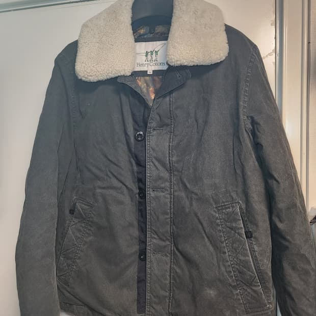 헨리코튼 스핏파이어 피그먼트 구스다운 점퍼 100