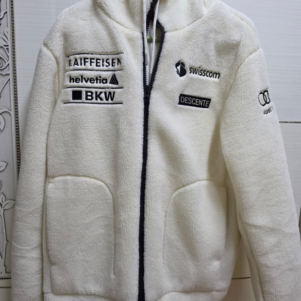 데상트뽀글후리스 M