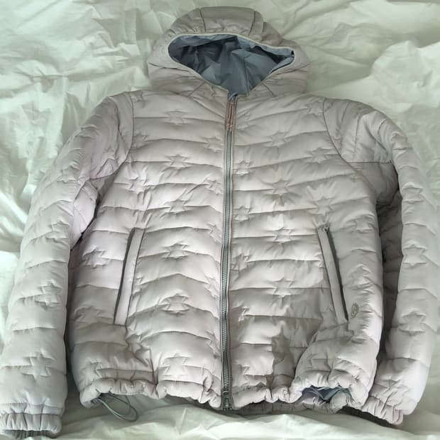 코이세이오 플러피 라이트 패디드 자켓