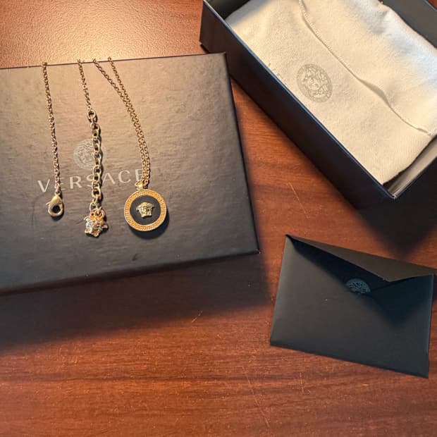 [풀박스] 베르사체 에나멜 메두사 목걸이