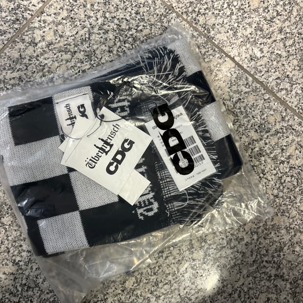 CDG 지드래곤 지디 위버멘쉬 CDGDC 머플러 블랙 미개봉 판매