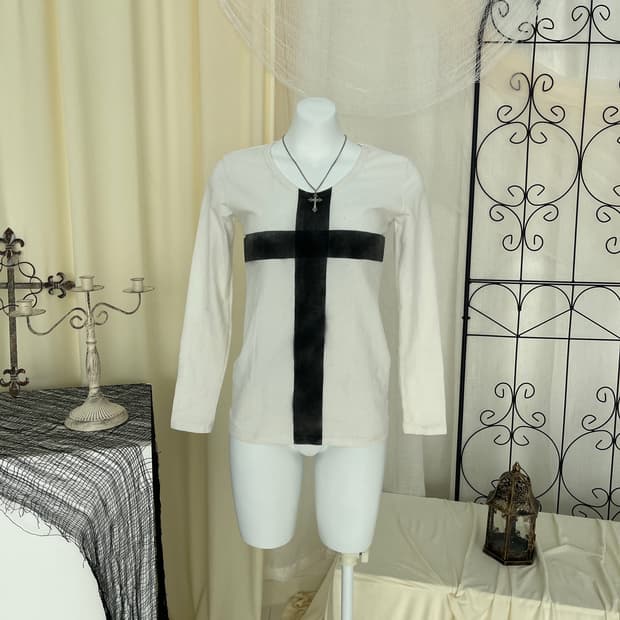 고딕 롱슬리브리스