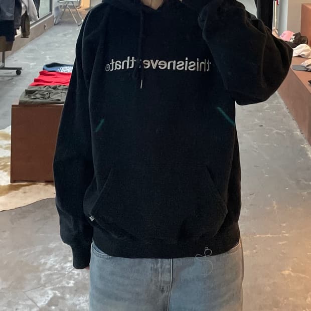 디스이즈네버댓 로고 블랙 후드티 H2375