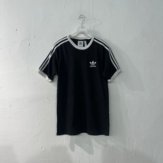아디다스 검흰 반팔티 XS